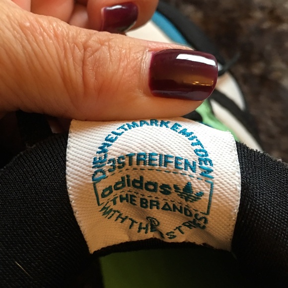 One of a kind Adidas vintage style sneaker - Picture 7 of 8